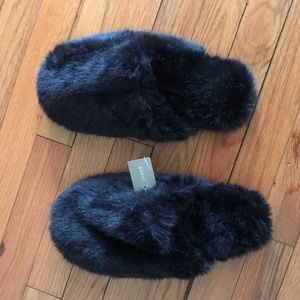 NWT - Black fuzzy slippers